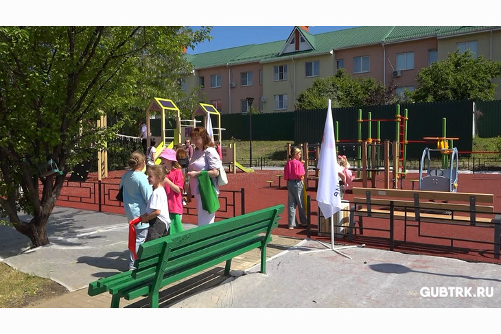 В Губкине открыли новую детскую площадку благодаря поддержке фонда «Поколение»