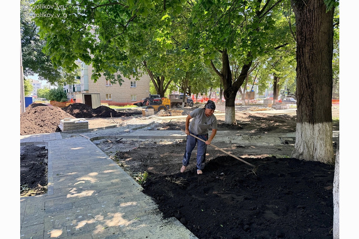 В Губкине продолжается благоустройство сквера на Кирова