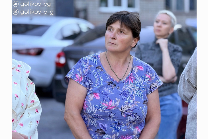 Василий Голиков провёл встречу с собственниками ремонтируемого дома в Губкине
