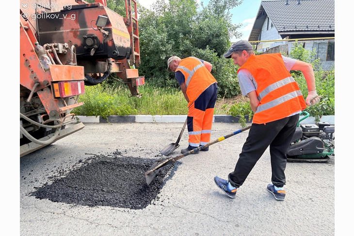В Губкине продолжаются плановые работы по ямочному ремонту дорог