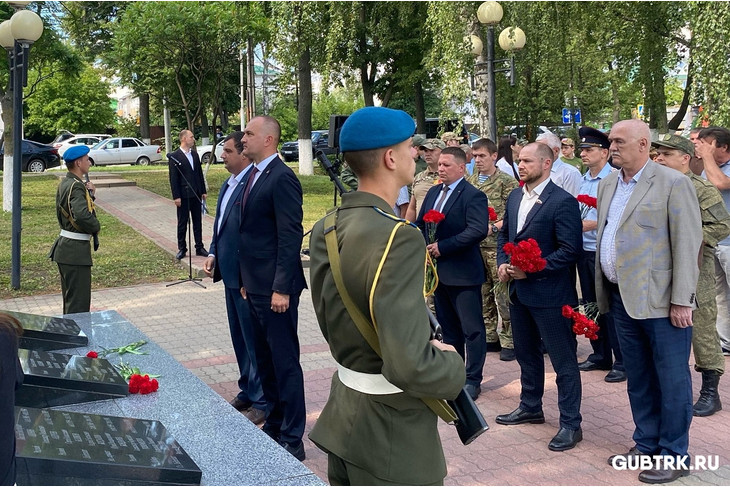 Губкинцы возложили цветы в День ветеранов боевых действий