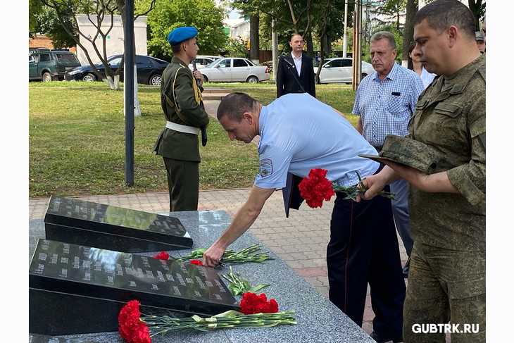 Губкинцы возложили цветы в День ветеранов боевых действий