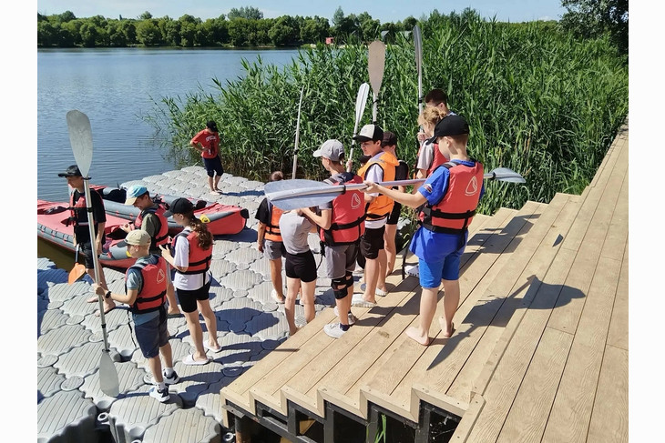 В Губкине на лесопляже проводят занятия по водному туризму