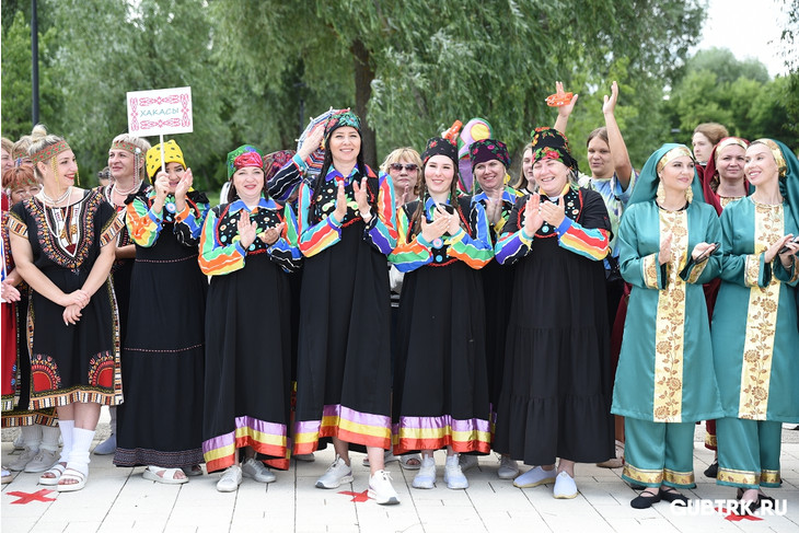 В Губкине состоялся фестиваль «Профсоюзный этнодрайв: под небом единым»