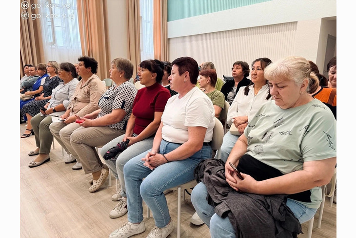 Василий Голиков встретился с жителями сёл Никаноровка и Архангельского