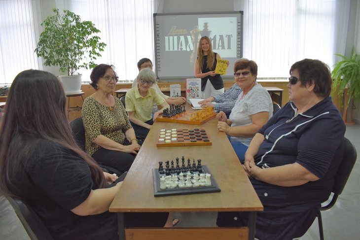 «Тайны шахматной доски»: Губкинская библиотека провела встречу, посвящённую шахматам