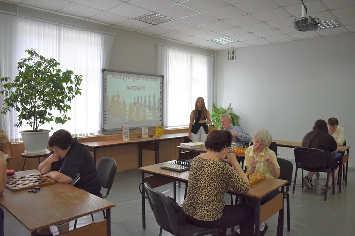 «Тайны шахматной доски»: Губкинская библиотека провела встречу, посвящённую шахматам