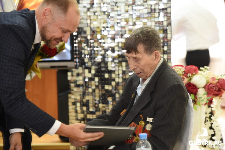 Вековой юбилей: житель Губкина Яков Зеленских отметил 100-летие