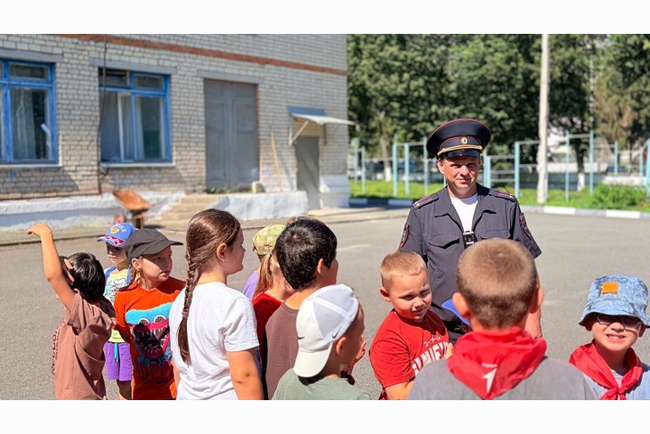 Губкинские школьники приняли участие в акции «Зарядка со стражами правопорядка»