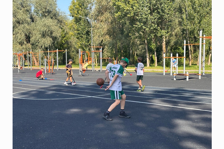 На губкинском лесопляже прошла открытая тренировка по хоккею