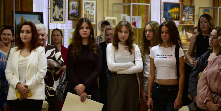 В Губкине открылась выставка «Мир глазами женщины»