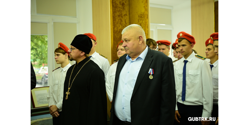 В Губкине открылась выставка «Отец солдата»
