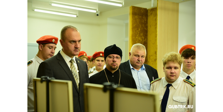 В Губкине открылась выставка «Отец солдата»
