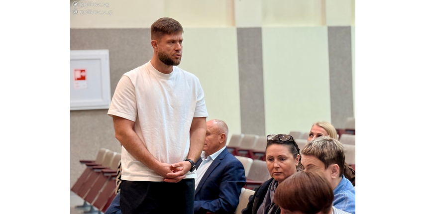 Василий Голиков выслушал проблемы жителей посёлка Троицкого