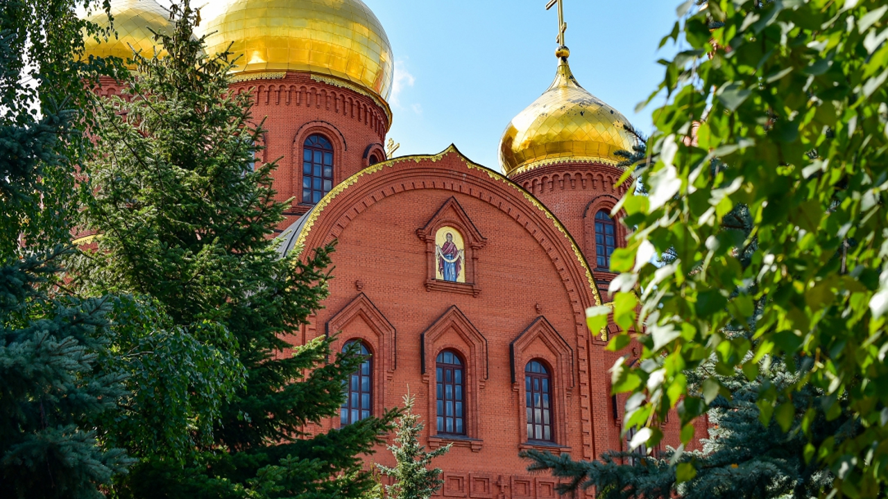В Губкинском краеведческом музее открылась архивная выставка к юбилею Спасо-Преображенского собора