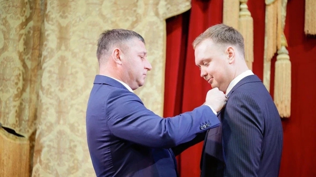 Губкинские педагоги отмечены высокими наградами за профессиональные заслуги