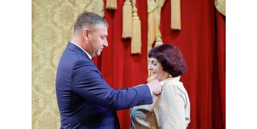 Губкинские педагоги отмечены высокими наградами за профессиональные заслуги