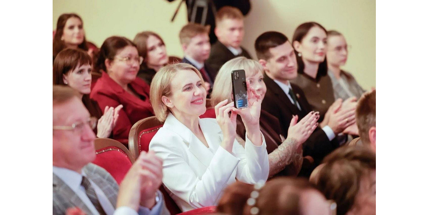 Губкинские педагоги отмечены высокими наградами за профессиональные заслуги