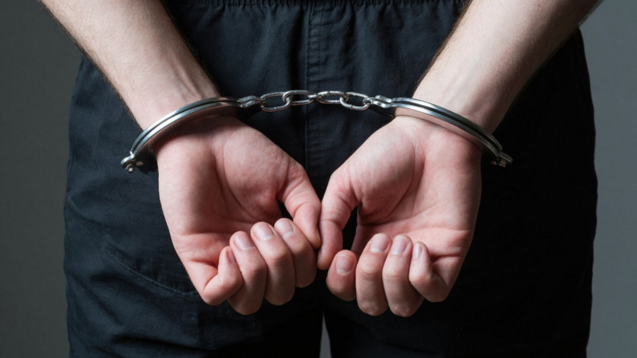 Губкинец подозревается в повреждении автомобиля такси