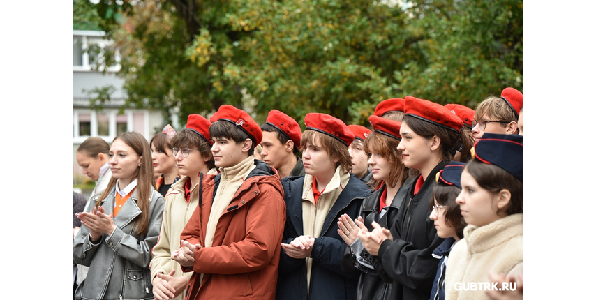 В Губкине ветеранам СВО передали автомобиль для доставки гуманитарной помощи
