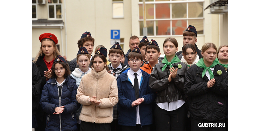 В Губкине ветеранам СВО передали автомобиль для доставки гуманитарной помощи