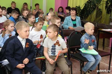 Территориальный совет женщин провел конкурс «Счастливое детство», в котором участвовали юные художники и чтецы