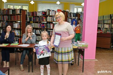 Территориальный совет женщин провел конкурс «Счастливое детство», в котором участвовали юные художники и чтецы