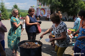 Люди разных национальностей собрались 7 июля в Коньшино на фестивале «Радуга дружбы»
