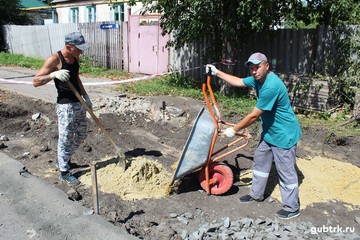 В микрорайоне Журавлики завершают обустройство новых автобусных остановок