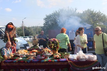 8 сентября на площади у центрального рынка города развернулась щедрая ярмарка «Золотая осень»