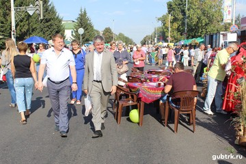 8 сентября на площади у центрального рынка города развернулась щедрая ярмарка «Золотая осень»