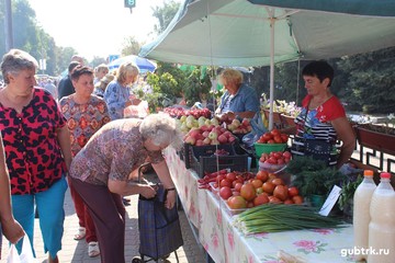 8 сентября на площади у центрального рынка города развернулась щедрая ярмарка «Золотая осень»