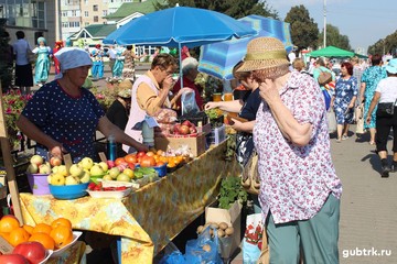8 сентября на площади у центрального рынка города развернулась щедрая ярмарка «Золотая осень»