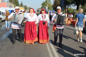 8 сентября на площади у центрального рынка города развернулась щедрая ярмарка «Золотая осень»
