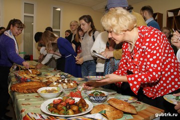Национальная кухня сплотила губкинскую молодежь