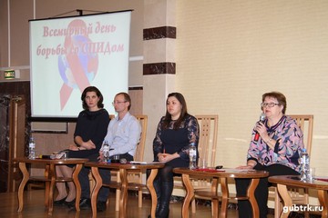 Губкинские старшеклассники и студенты горно-политехнического колледжа встретились 11 декабря со специалистами ЦРБ. Разговор шел о СПИДе
