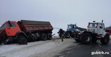 Губкинские автоинспекторы помогли водителю