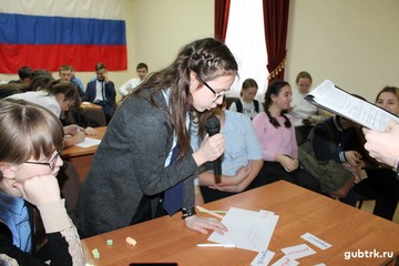 Сотрудники ЦКР «Лебединец» провели диспут среди молодежи  на тему «Служба в армии: ЗА или ПРОТИВ?»