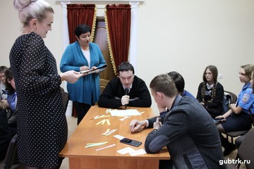 Сотрудники ЦКР «Лебединец» провели диспут среди молодежи  на тему «Служба в армии: ЗА или ПРОТИВ?»