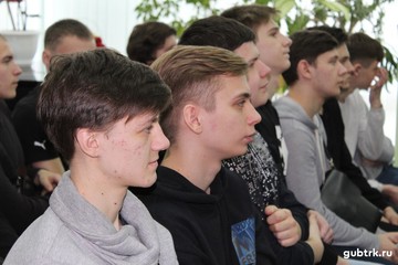 В честь 30-летия  окончания афганской войны в краеведческом музее прошла встреча студентов с участником боевых действий Виктором Травяновым