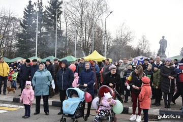 Масленица, дай блинком полакомиться!