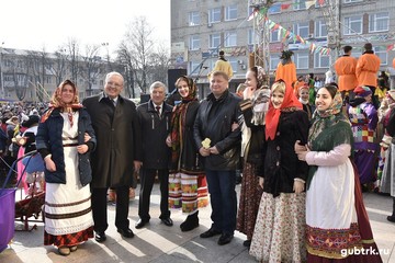 Масленица, дай блинком полакомиться!