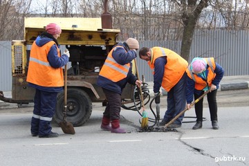 Продолжается наведение порядка на улицах и дорогах округа, в работах заняты коммунальные и дорожные службы