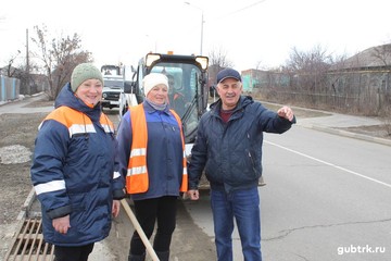 Продолжается наведение порядка на улицах и дорогах округа, в работах заняты коммунальные и дорожные службы