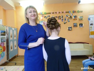 На базе губкинского подросткового клуба «Товарищ» прошёл конкурс «Коса – девичья краса»
