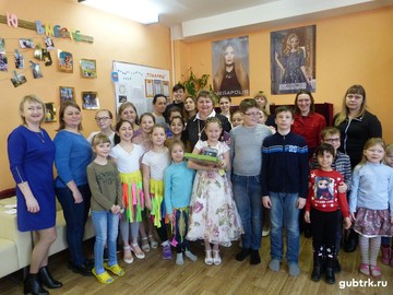 На базе губкинского подросткового клуба «Товарищ» прошёл конкурс «Коса – девичья краса»
