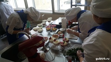 В Губкине прошел первый «Кулинарный поединок» между командами студентов горно-политехнического колледжа
