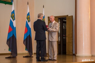 Губернатор Белгородской области вручил сотруднику Белгородэнерго госнаграду