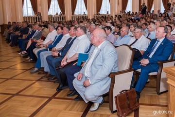Губернатор Белгородской области вручил сотруднику Белгородэнерго государственную награду
