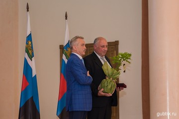 Губернатор Белгородской области вручил сотруднику Белгородэнерго государственную награду